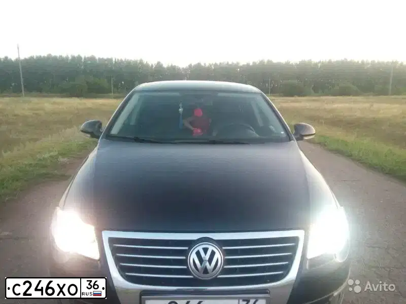 Фото автомобиля VOLKSWAGEN PASSAT, 2006 — госномер Р600НХ36. Цвет: ЧЕРНЫЙ
