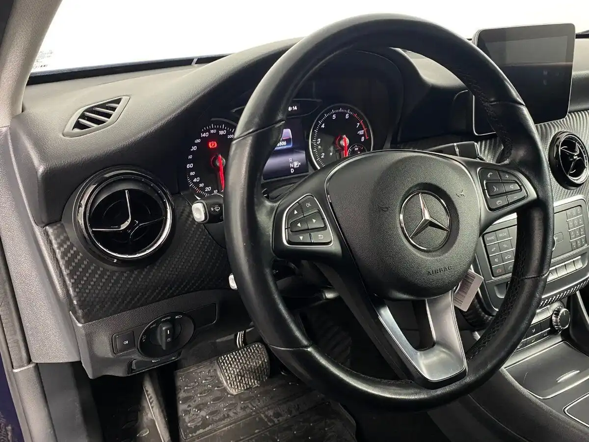 Фото автомобиля MERCEDES GLA-KLASSE, 2018 — госномер В652МР76. Цвет: синий