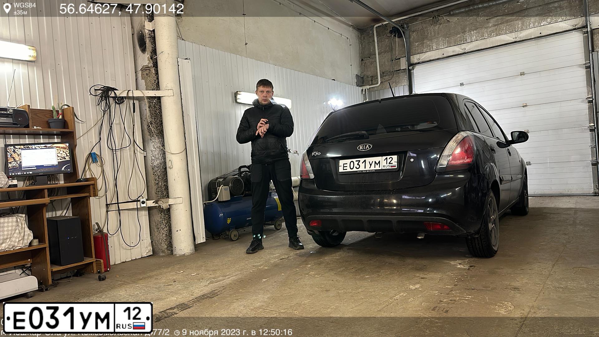 Фото автомобиля KIA RIO, 2010 — госномер У407ТЕ43. Цвет: ЧЕРНЫЙ