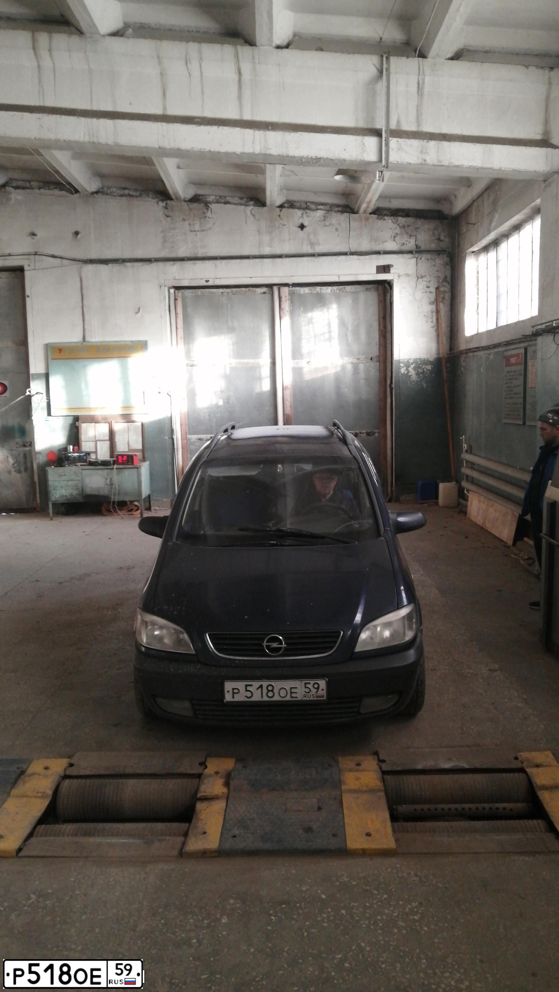 Фото автомобиля OPEL ZAFIRA, 2000 — госномер Р518ОЕ159. Цвет: СИНИЙ
