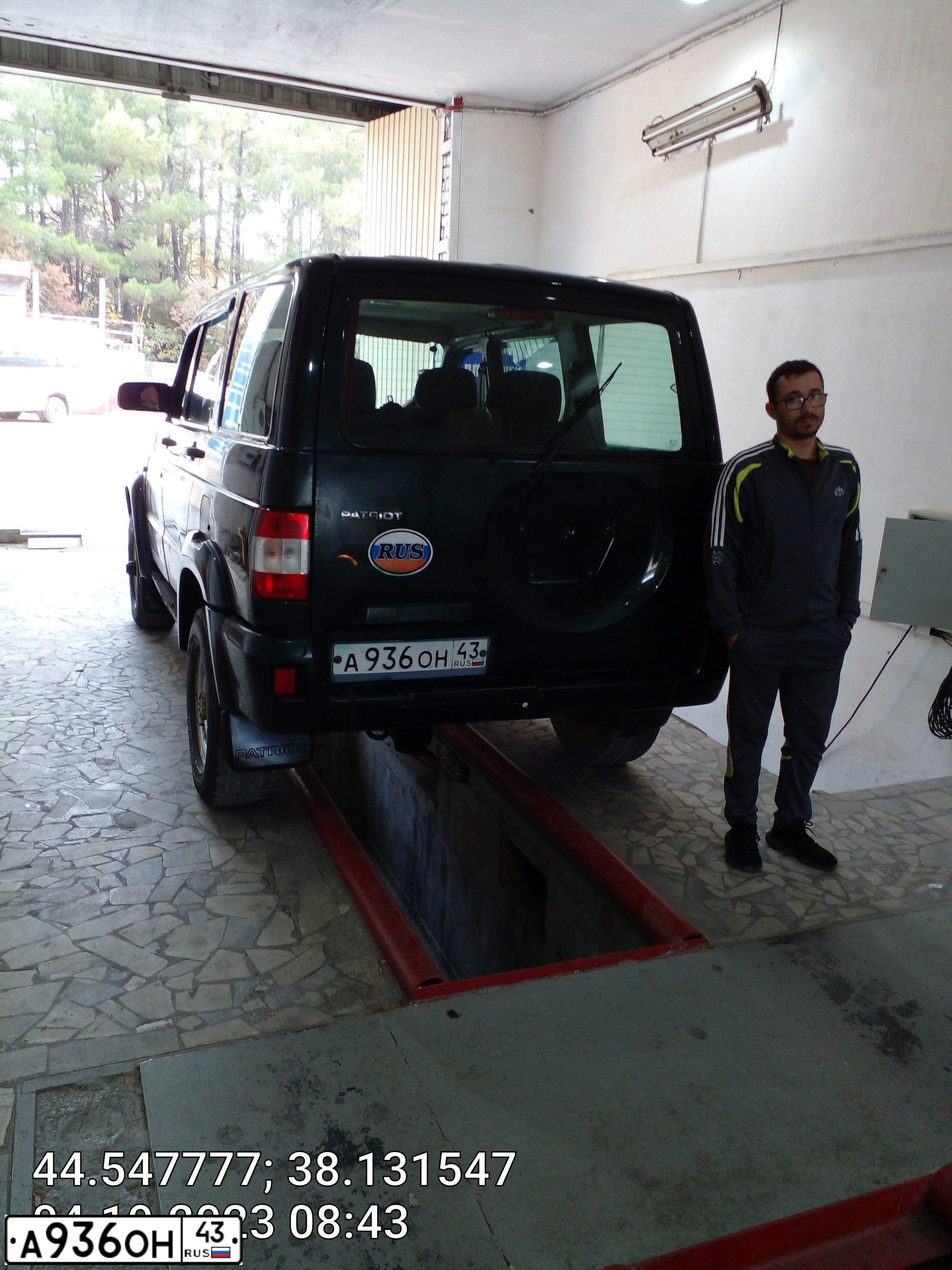 Фото автомобиля UAZ PATRIOT, 2013 — госномер Т965ТМ193. Цвет: АМУЛЕТ МЕТАЛЛИК