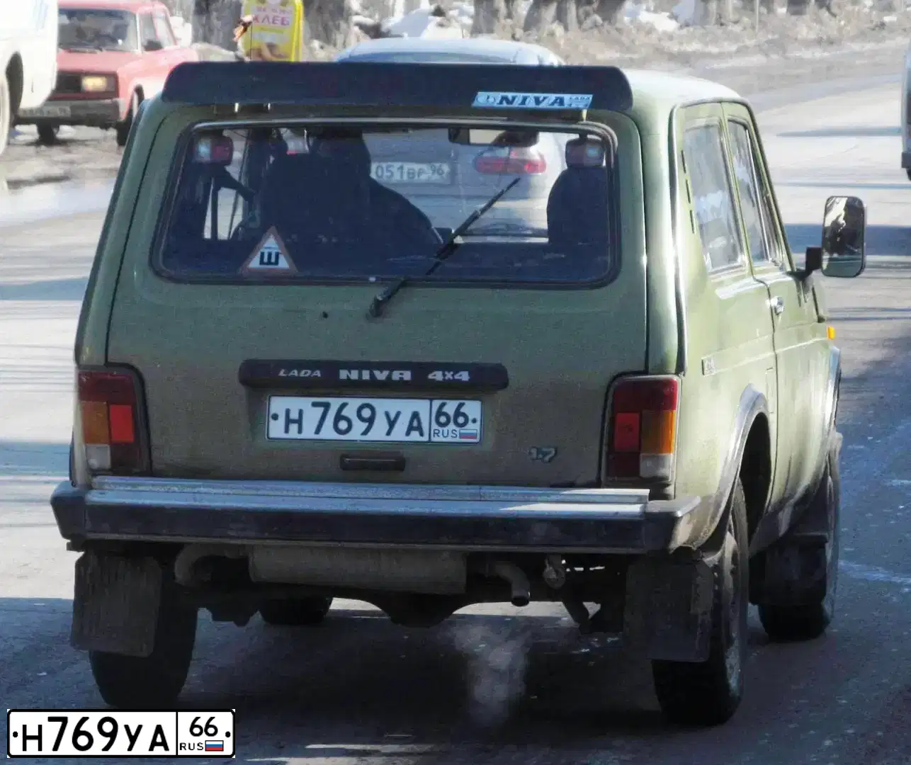 Фото автомобиля LADA 2121 NIVA, 1996 — госномер Н769УА66. Цвет: ЗЕЛЕНЫЙ