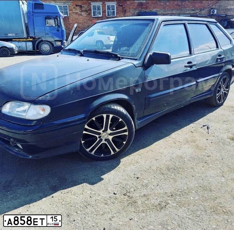 Фото автомобиля LADA 2114 SAMARA, 2007 — госномер А858ЕТ15. Цвет: ГРАФИТОВЫЙ МЕТАЛЛИК