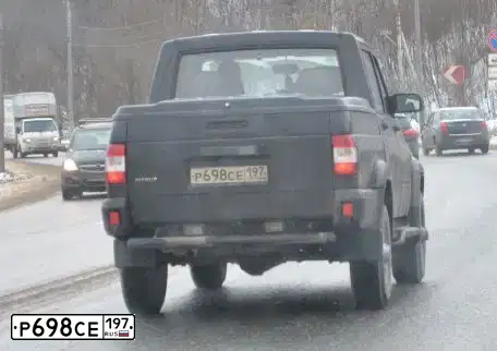 Фото автомобиля UAZ 2363 PICKUP, 2012 — госномер Р698СЕ197. Цвет: ЧЕРНЫЙ