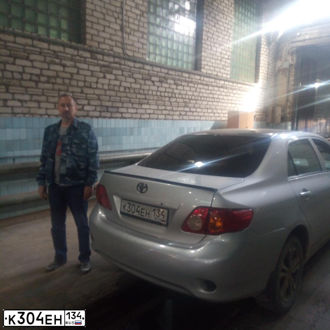 Фото автомобиля TOYOTA COROLLA, 2008 — госномер М004ВХ190. Цвет: СЕРЫЙ СВЕТЛЫЙ