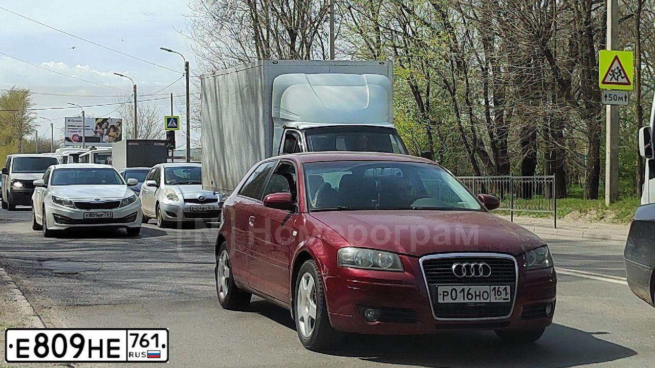 Фото автомобиля LADA 2114 SAMARA, 2008 — госномер Е809НЕ761. Цвет: СР.СЕРО-ЗЕЛЕНЫЙ МЕТ.