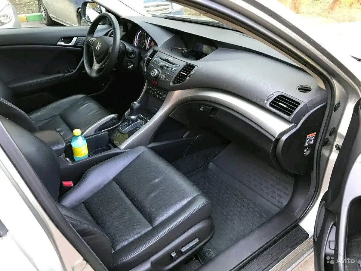Фото автомобиля MAZDA 3, 2013 — госномер М864СН164. Цвет: СЕРЕБРИСТЫЙ
