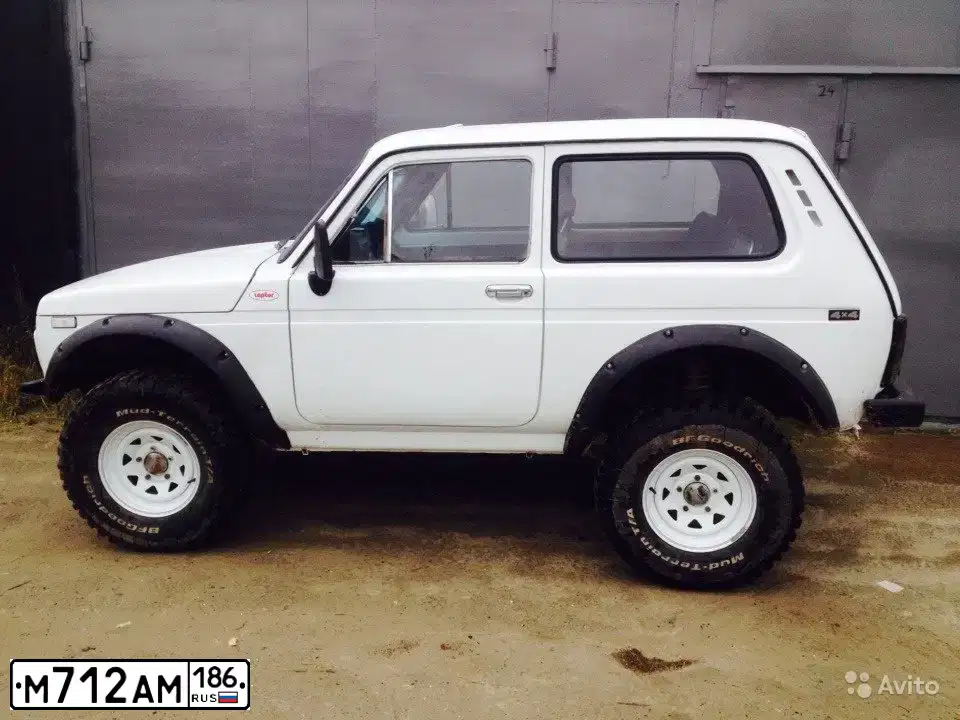 Фото автомобиля LADA 2121 NIVA, 1996 — госномер М712АМ186. Цвет: БЕЛЫЙ