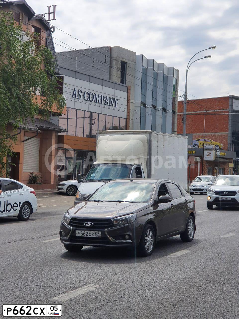 Фото автомобиля LADA VESTA, 2019 — госномер Х383ХТ750. Цвет: БЕЛЫЙ ЖЕЛТЫЙ СЕРЫЙ