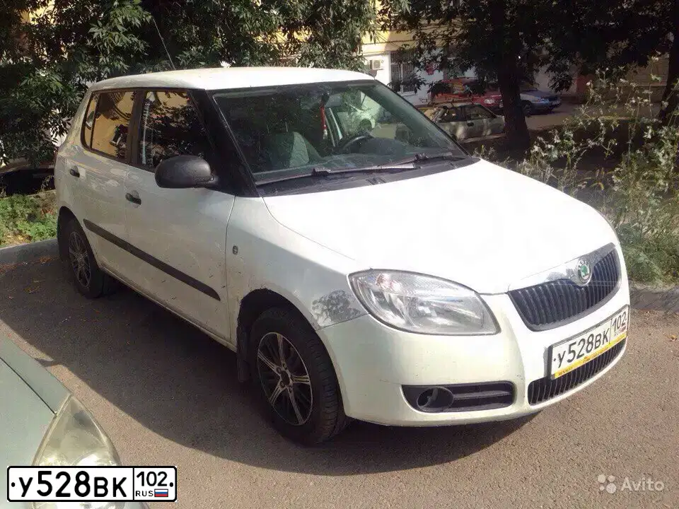 Фото автомобиля SKODA FABIA, 2008 — госномер У528ВК102. Цвет: БЕЛЫЙ