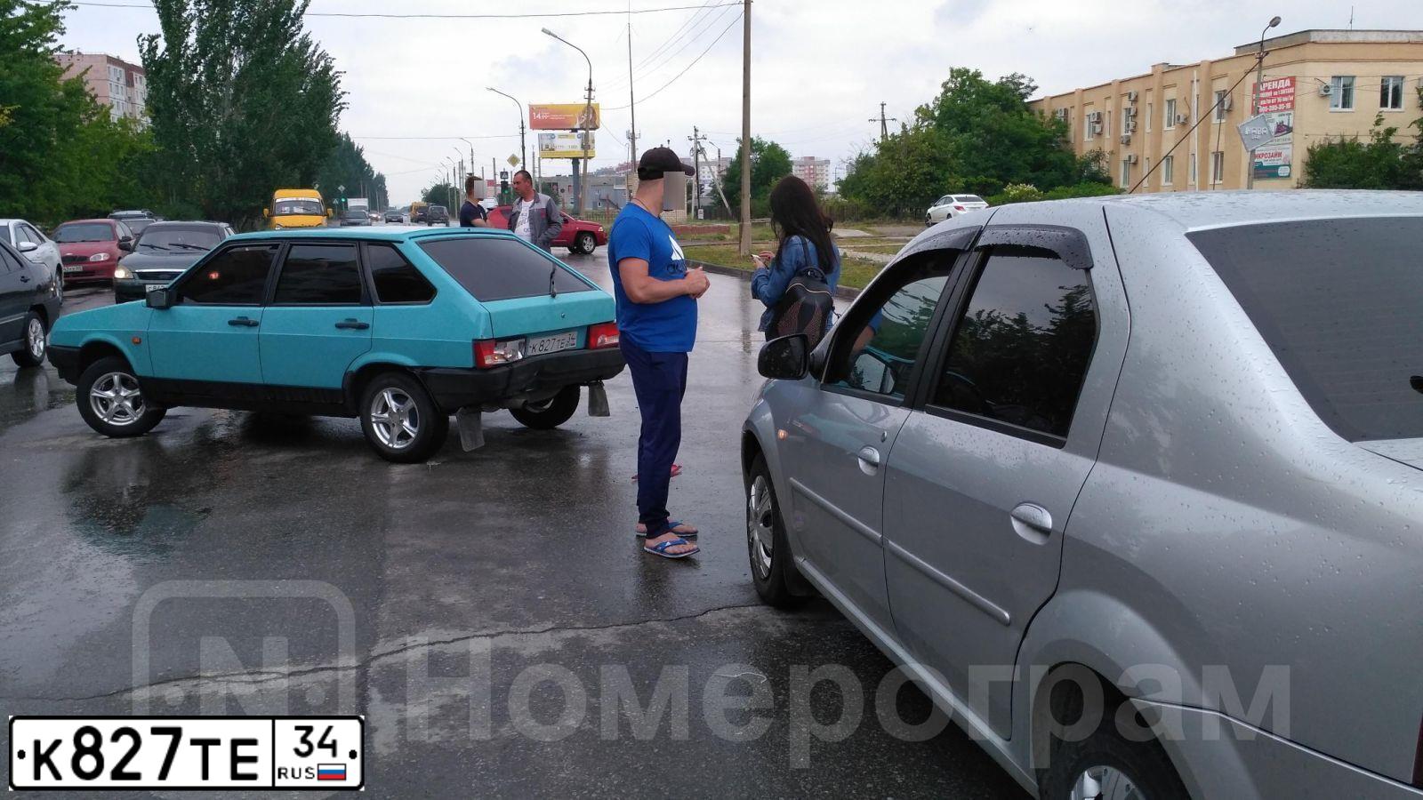 Фото автомобиля LADA 2109 SAMARA, 2000 — госномер К827ТЕ34. Цвет: СЕРО-ЗЕЛЕНО-ГОЛУБОЙ