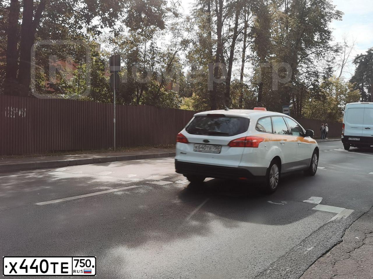 Фото автомобиля OPEL MOKKA, 2013 — госномер Е690ВА180. Цвет: Белый