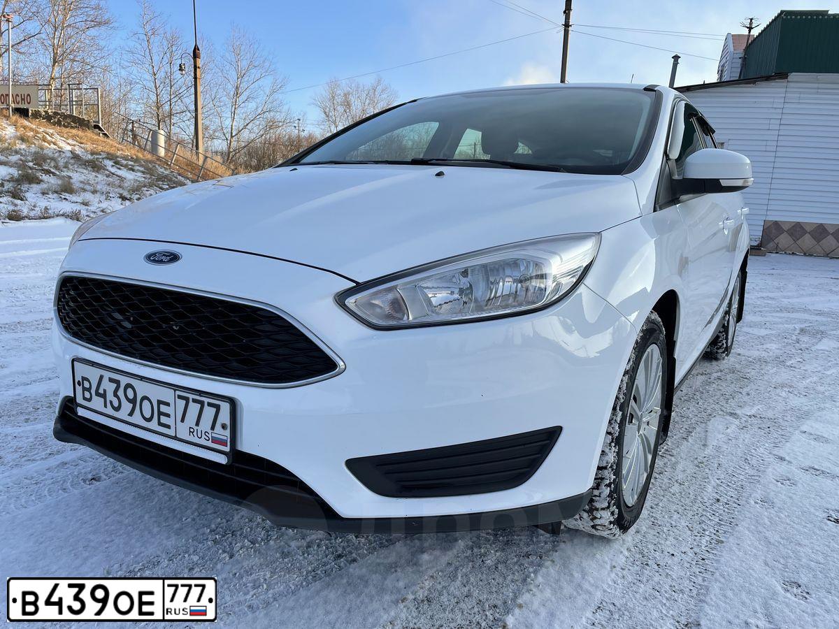 Фото автомобиля FORD FOCUS, 2015 — госномер У327ЕС138. Цвет: Белый