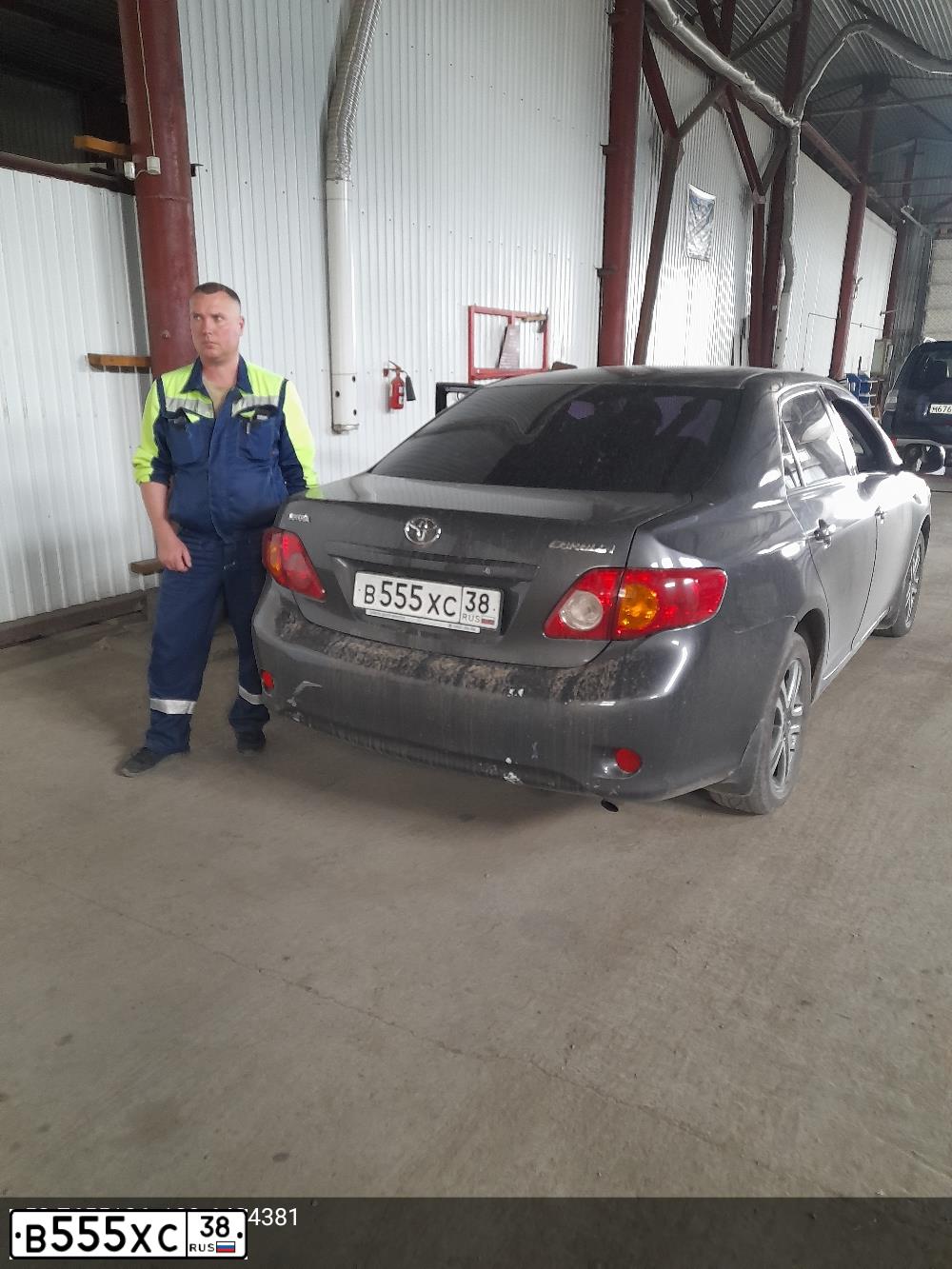 Фото автомобиля TOYOTA COROLLA, 2008 — госномер В555ХС38. Цвет: СЕРЫЙ