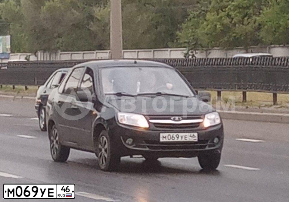 Фото автомобиля LADA 2190 GRANTA, 2012 — госномер М069УЕ46. Цвет: Сине-Черный