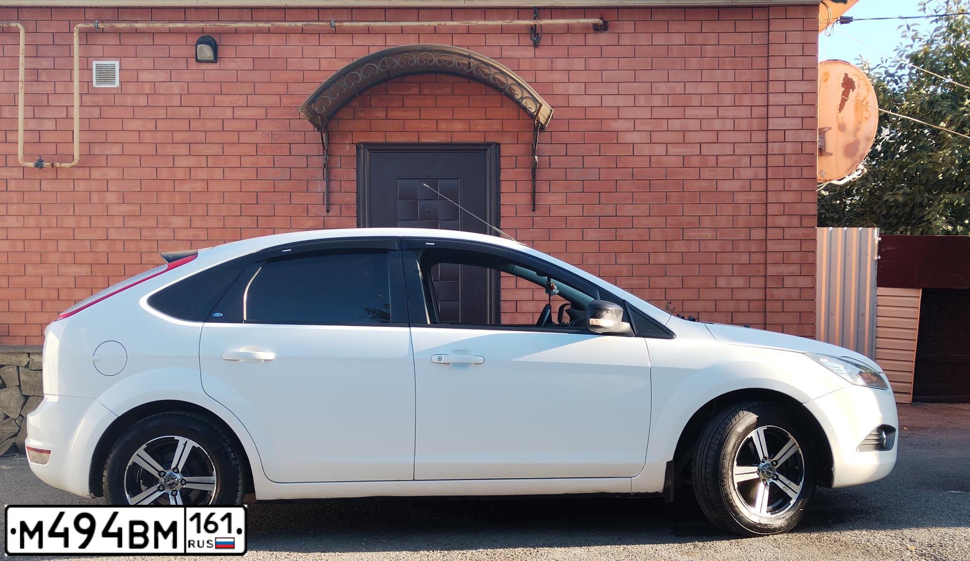 Фото автомобиля FORD FOCUS, 2009 — госномер В625ОХ761. Цвет: Белый