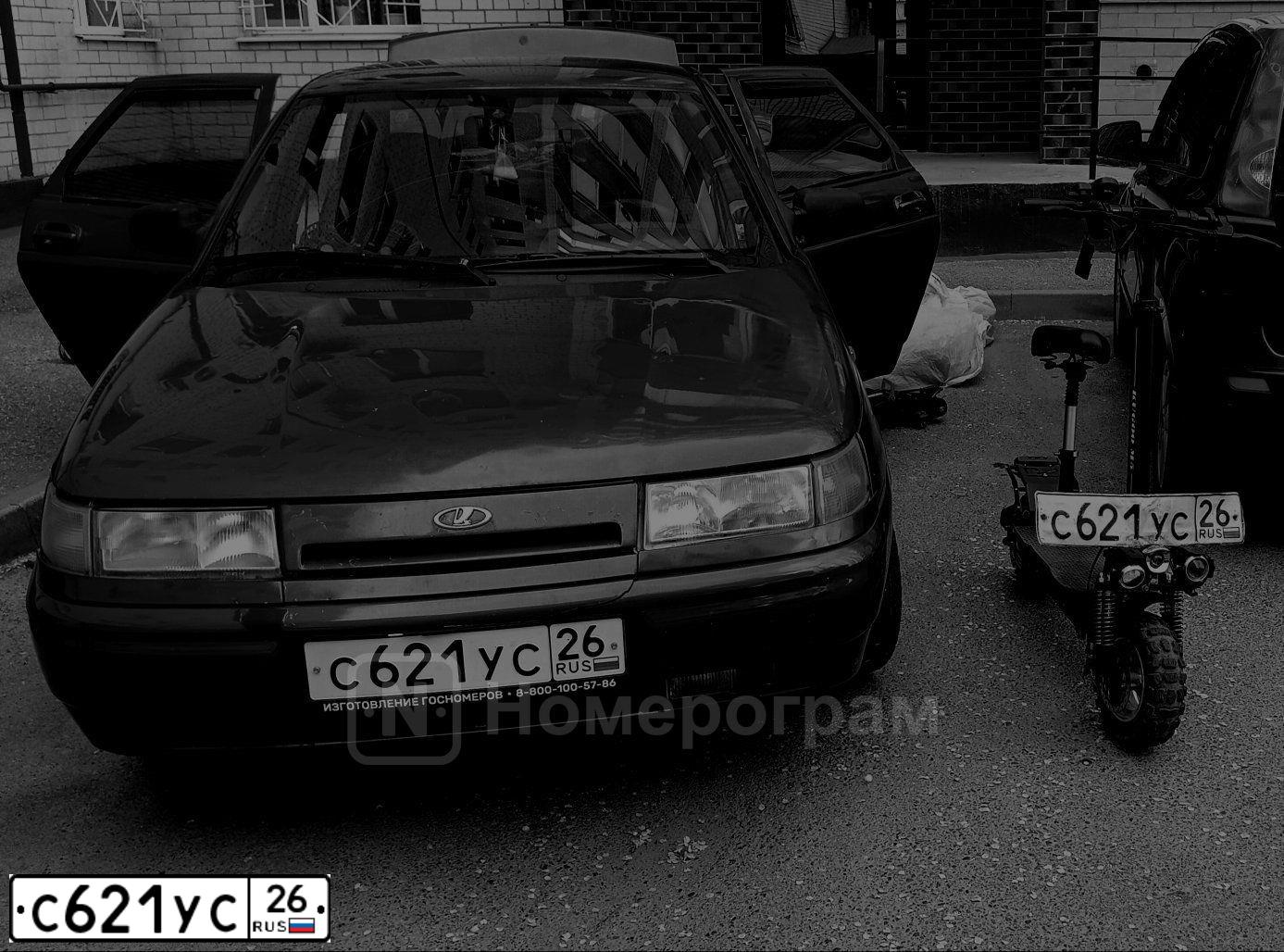Фото автомобиля LADA 2110, 2003 — госномер С621УС26. Цвет: СЕРЕБРИСТЫЙ ЯРКО-СИНИЙ