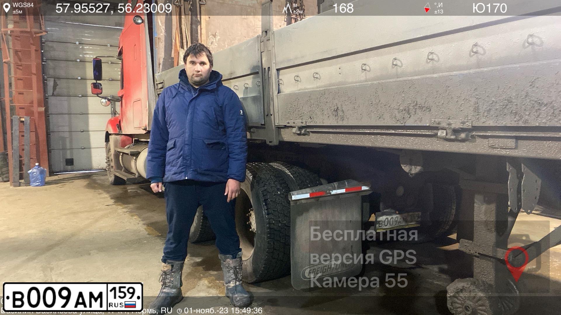 Фото автомобиля FREIGHTLINER COLUMBIA, 2003 — госномер В009АМ159. Цвет: КРАСНЫЙ