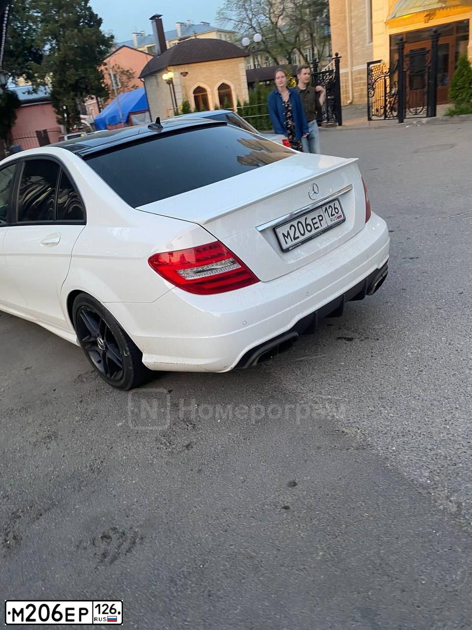 Фото автомобиля MERCEDES C-KLASSE, 2013 — госномер М206ЕР126. Цвет: Белый