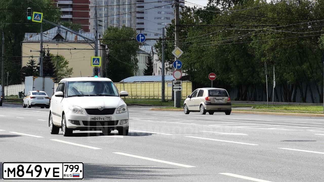 Фото автомобиля SKODA FABIA, 2013 — госномер М849УЕ799. Цвет: Белый