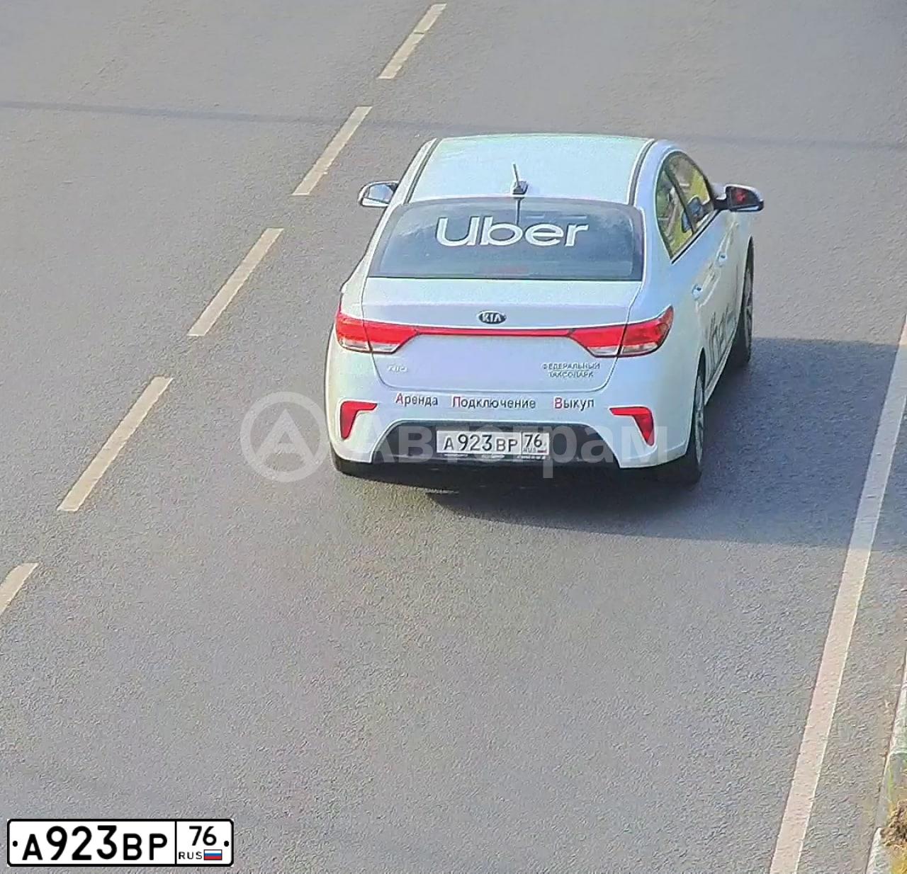Фото автомобиля KIA RIO, 2019 — госномер А923ВР76. Цвет: Белый