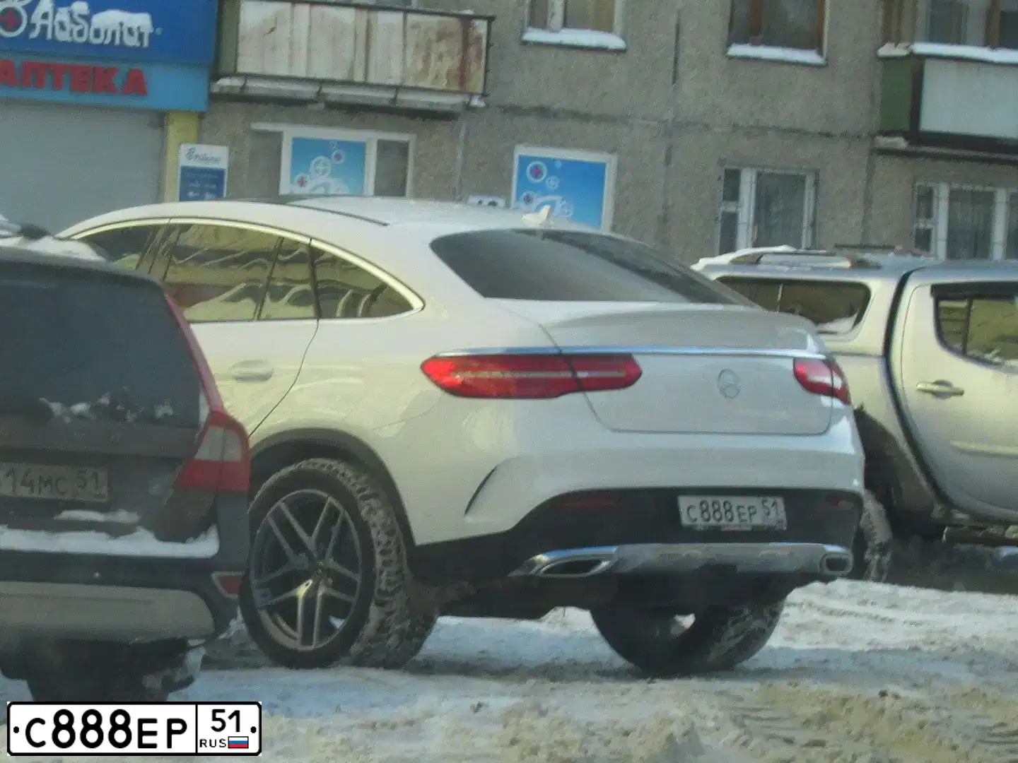 Фото автомобиля TOYOTA LANDCRUISER 200, 2009 — госномер С888ЕР51. Цвет: ЧЕРНЫЙ