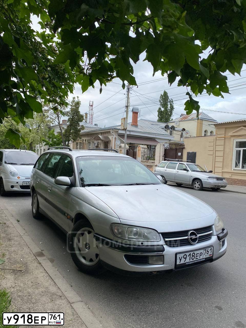 Фото автомобиля OPEL OMEGA, 1999 — госномер У918ЕР761. Цвет: СЕРЕБРИСТЫЙ