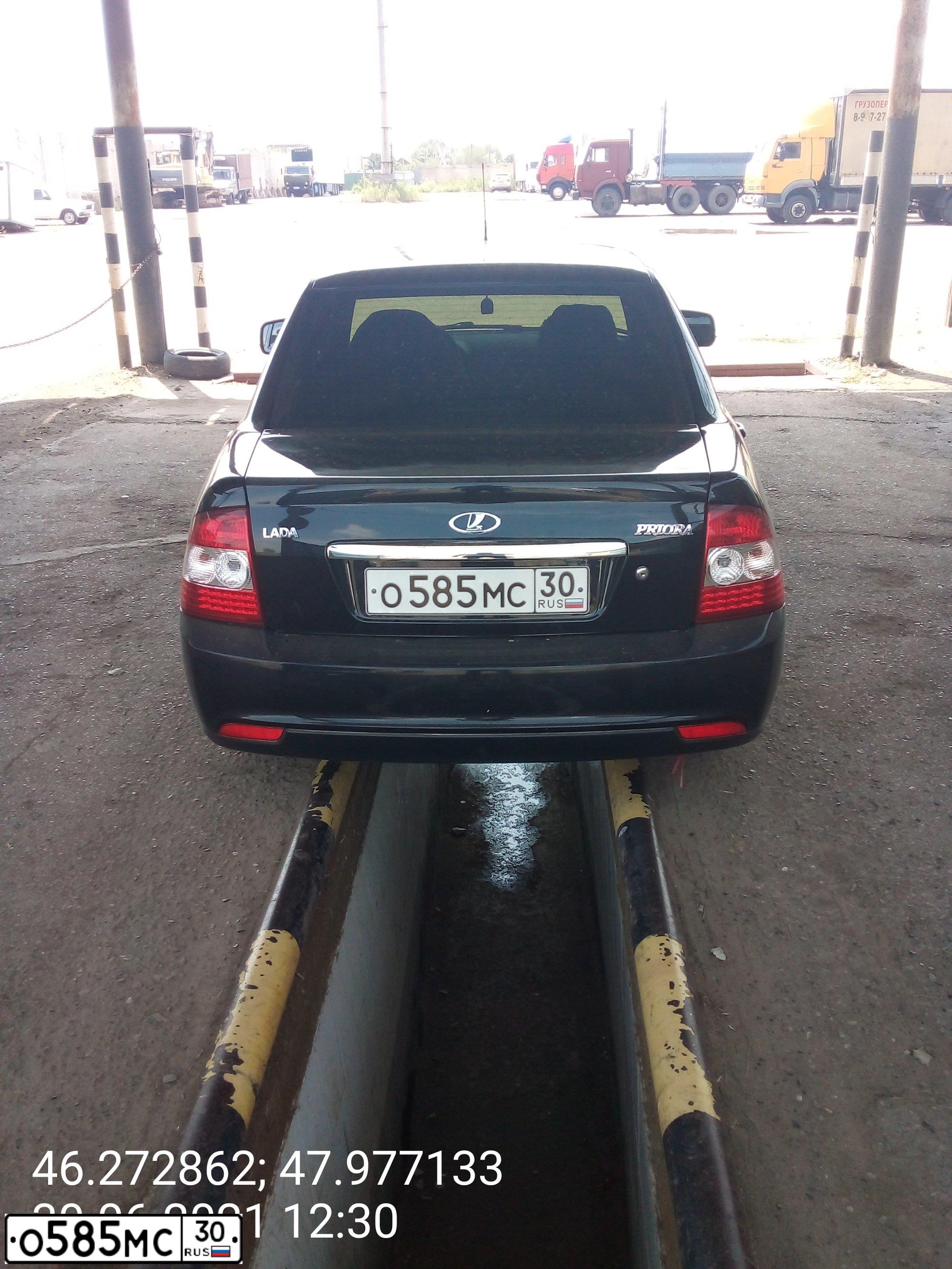 Фото автомобиля LADA 2170 PRIORA, 2013 — госномер О585МС30. Цвет: Сине-Черный