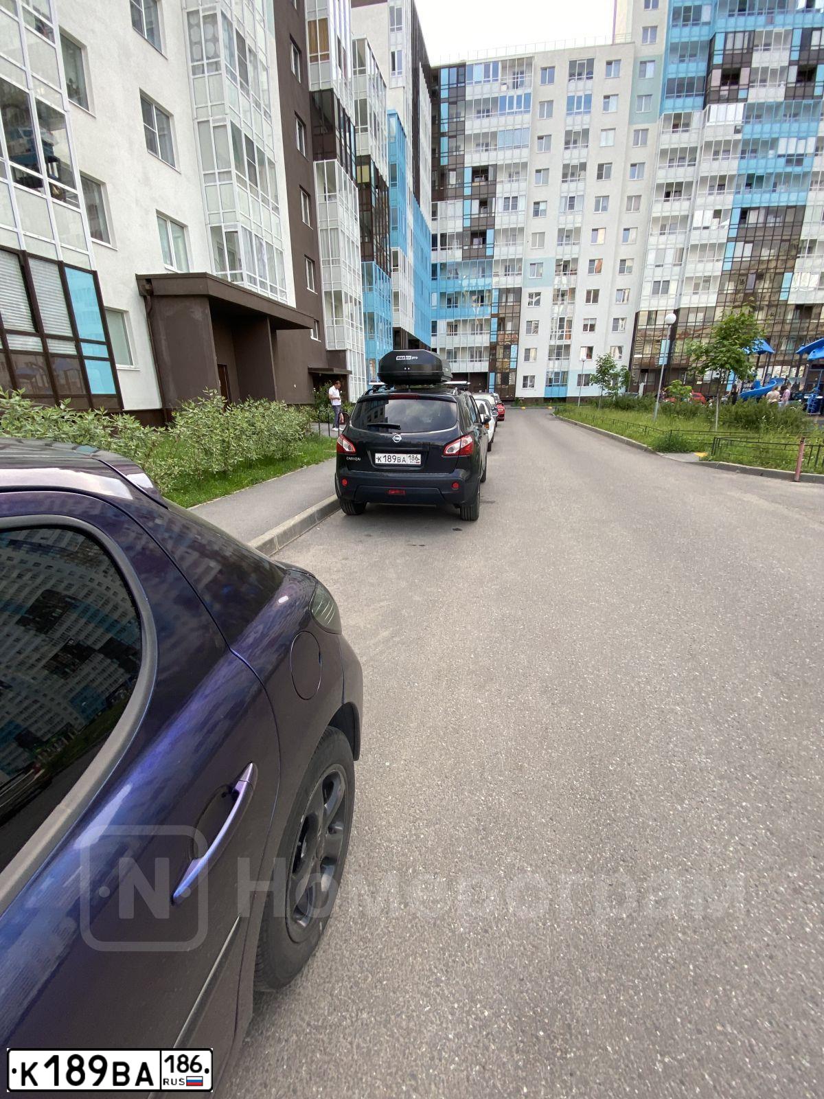 Фото автомобиля NISSAN QASHQAI, 2013 — госномер К189ВА186. Цвет: ЧЕРНЫЙ