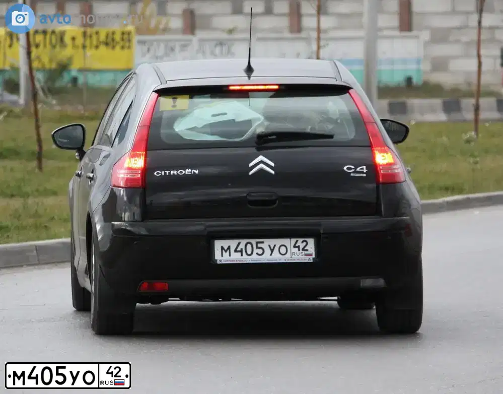 Фото автомобиля CITROEN C4, 2010 — госномер В985НН142. Цвет: ЧЕРНЫЙ
