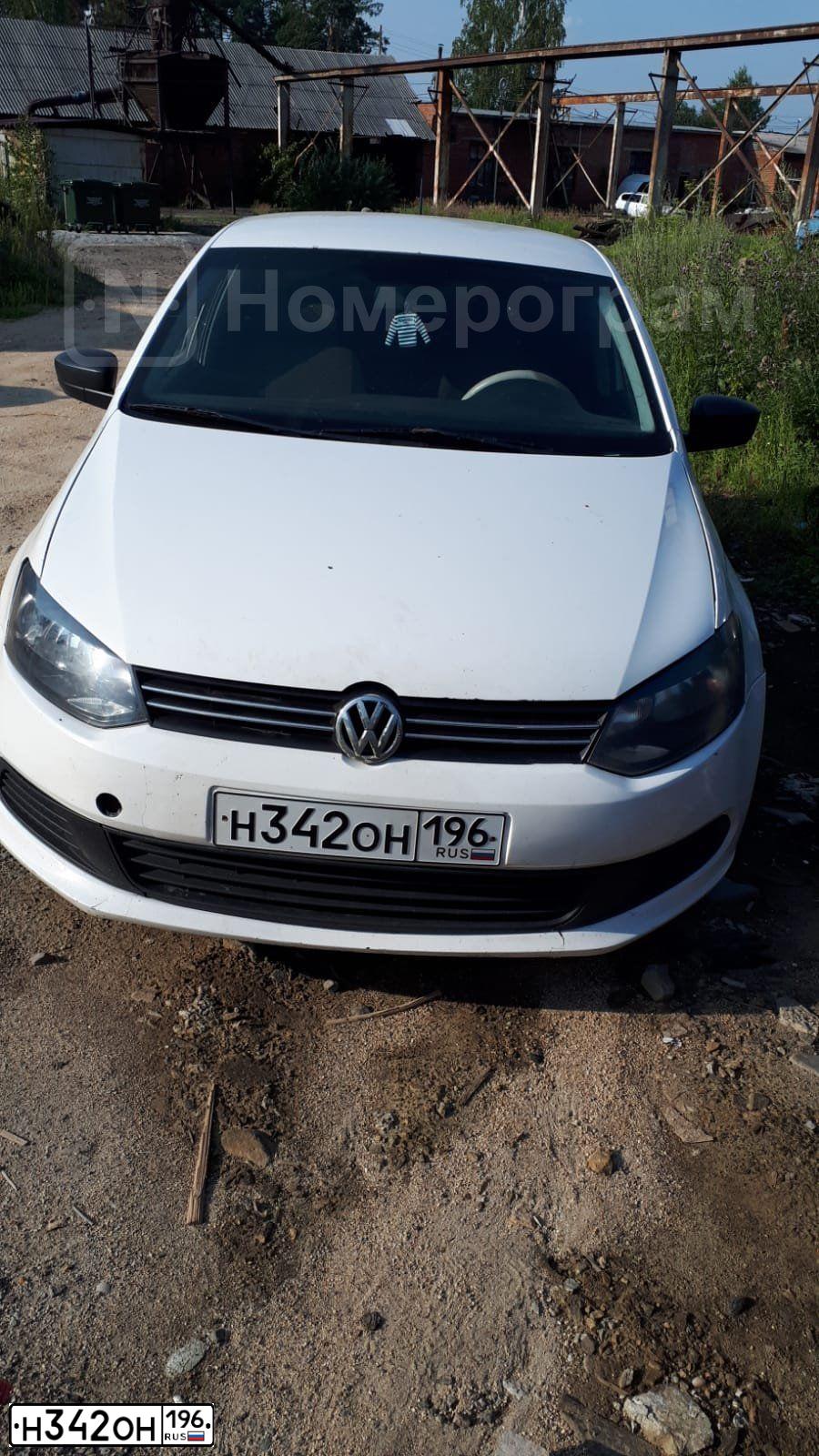 Фото автомобиля VOLKSWAGEN POLO, 2013 — госномер Т317СС196. Цвет: Белый