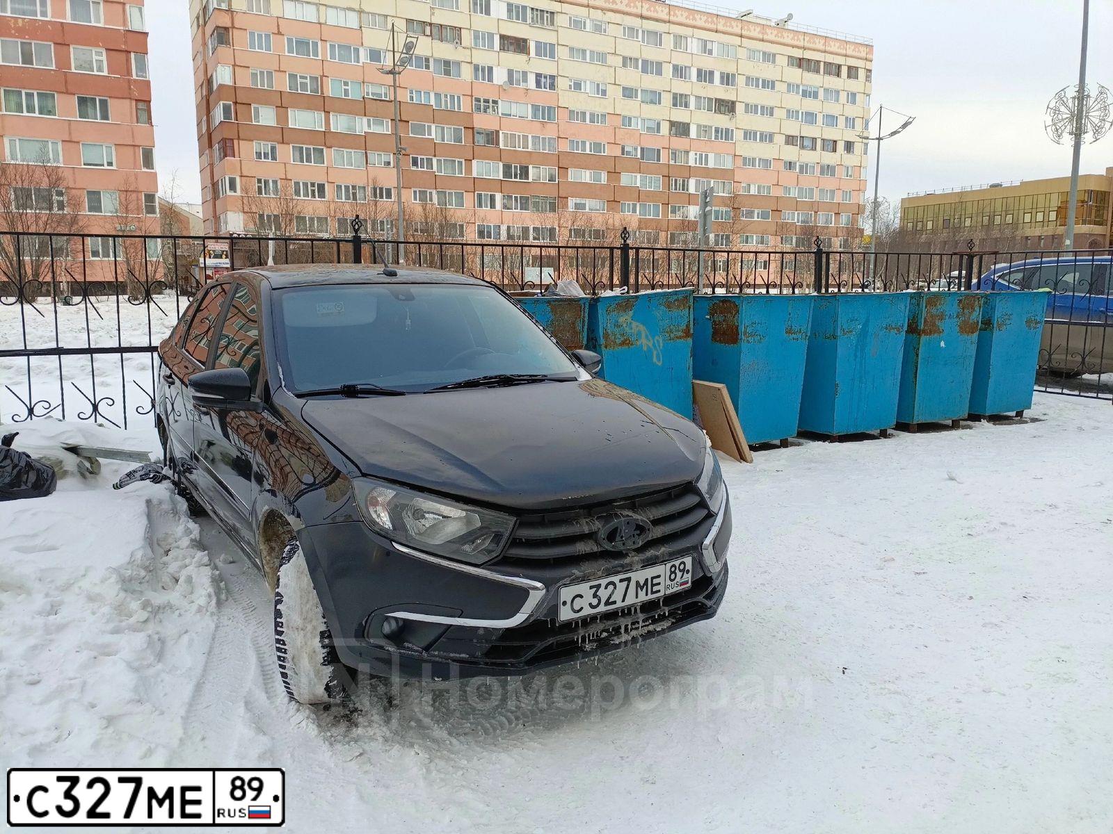 Фото автомобиля LADA GRANTA 219110, 2021 — госномер С327МЕ89. Цвет: ЧЕРНЫЙ