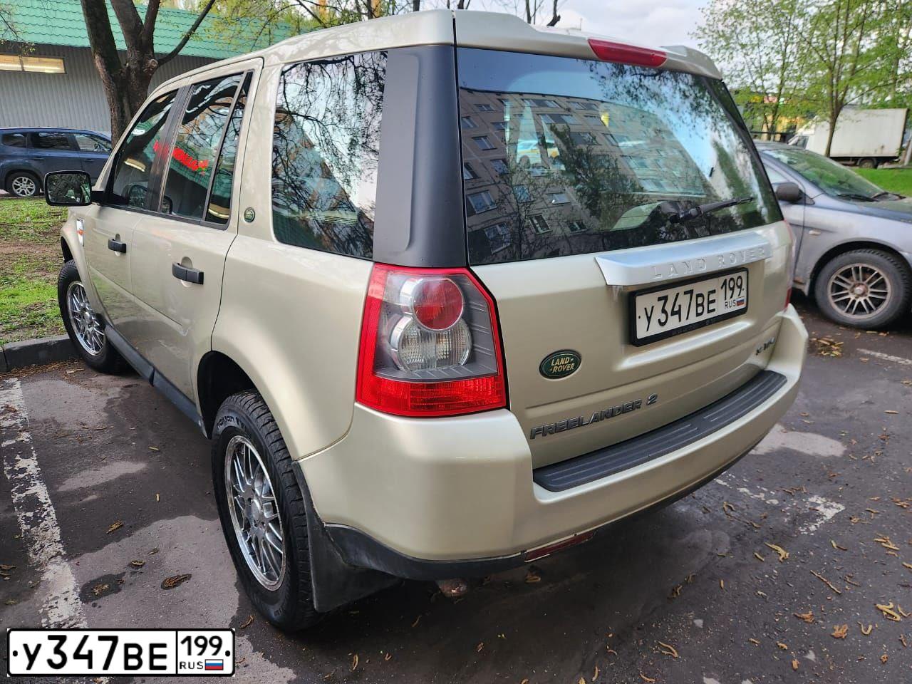 Фото автомобиля LANDROVER FREELANDER, 2008 — госномер У347ВЕ199. Цвет: БЕЖЕВЫЙ