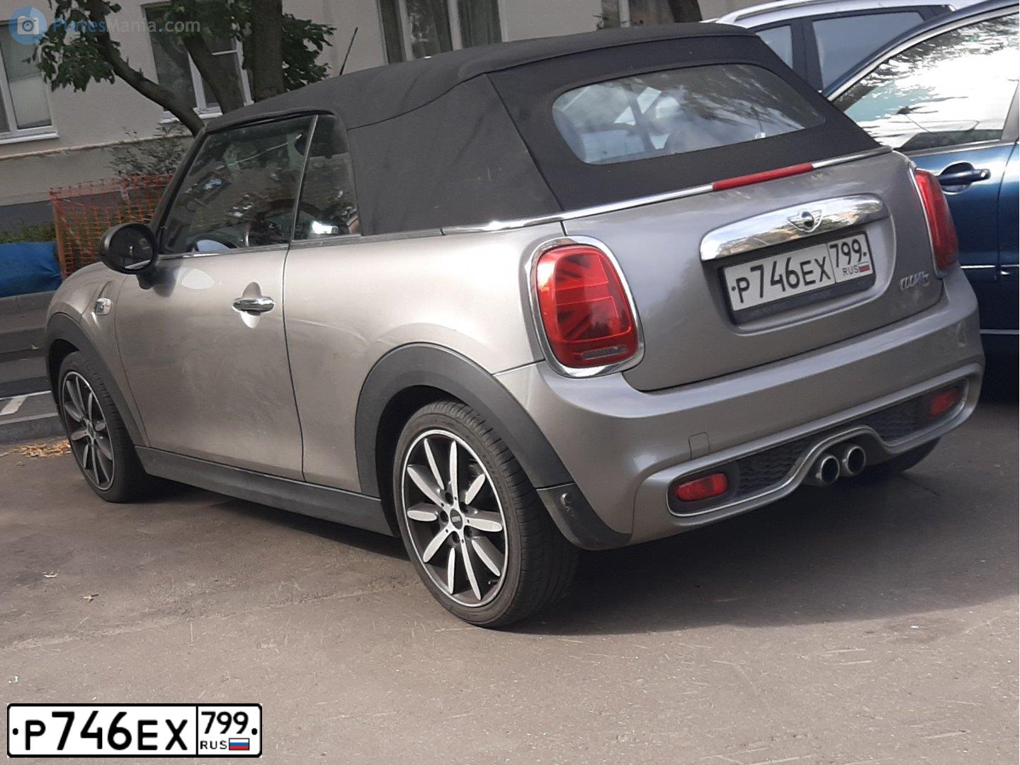 Фото автомобиля MINI MINI, 2017 — госномер Р746ЕХ799. Цвет: Серебристый
