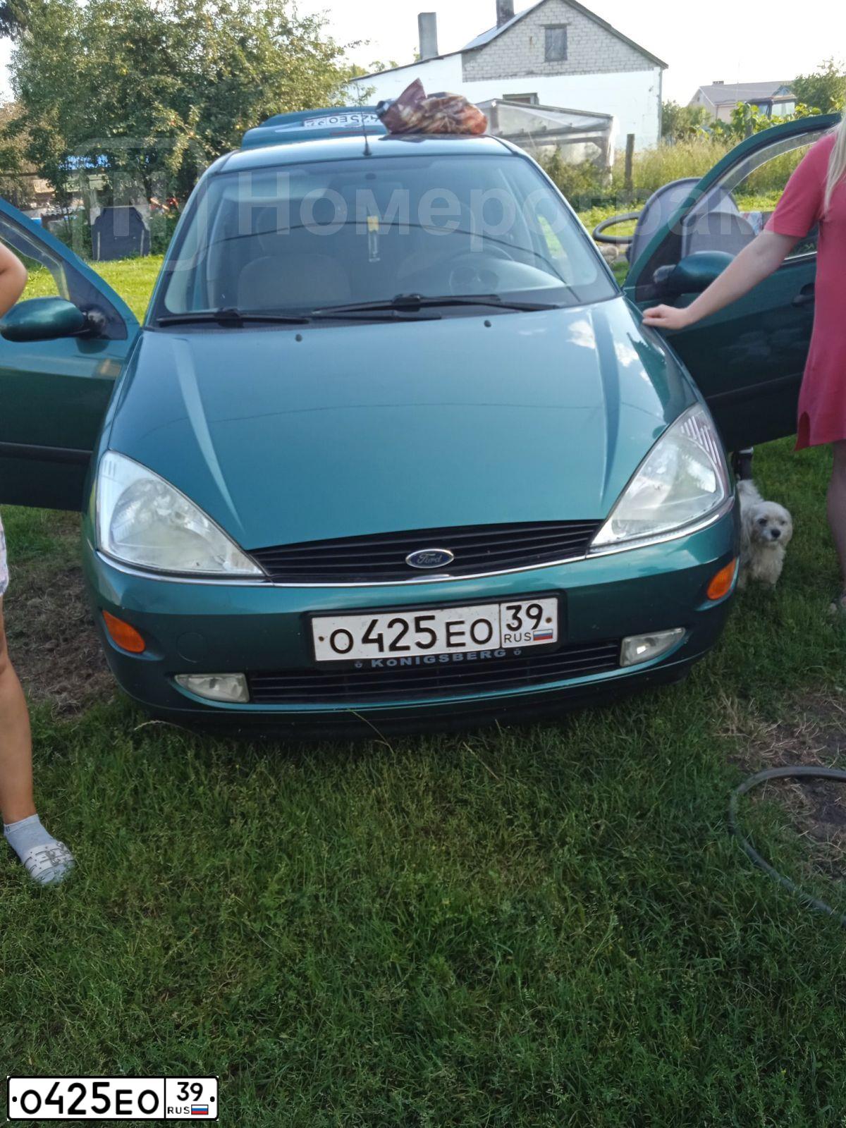 Фото автомобиля FORD FOCUS, 2001 — госномер О425ЕО39. Цвет: ЗЕЛЕНЫЙ