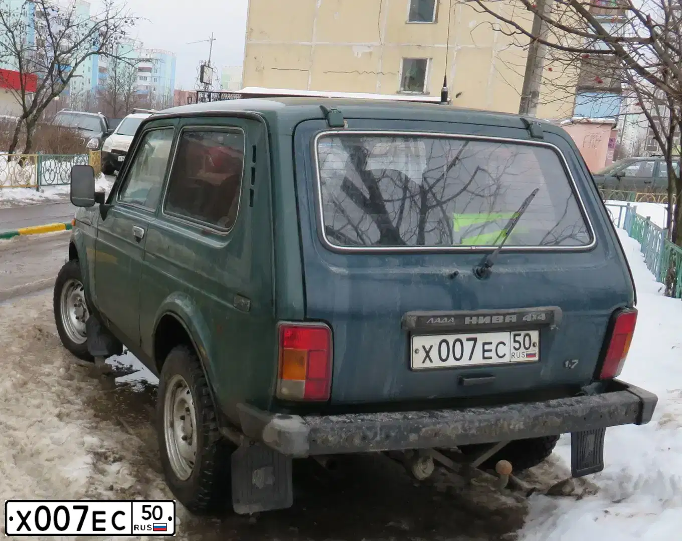 Фото автомобиля LADA NIVA, 1999 — госномер Н943ТК69. Цвет: ХАКИ