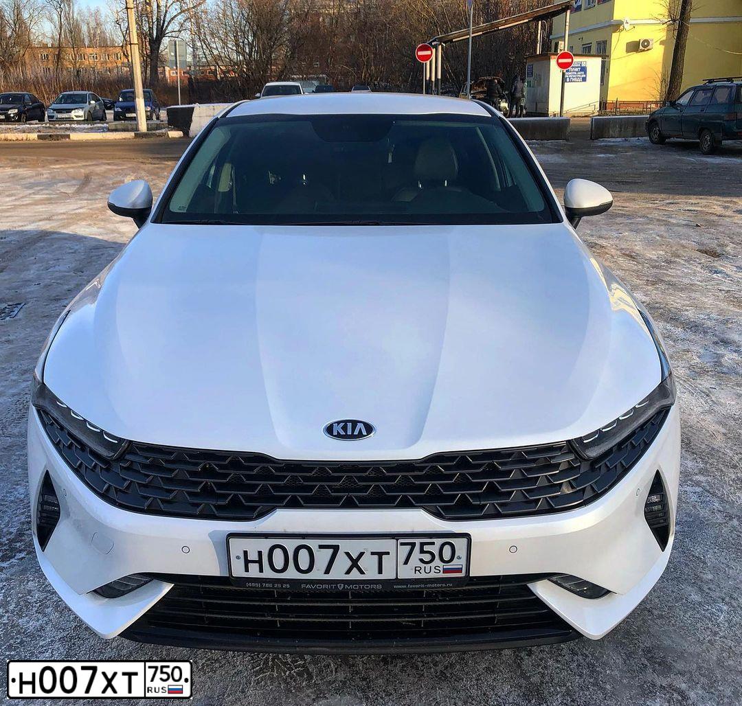 Фото автомобиля KIA K5, 2020 — госномер Н007ХТ750. Цвет: Белый