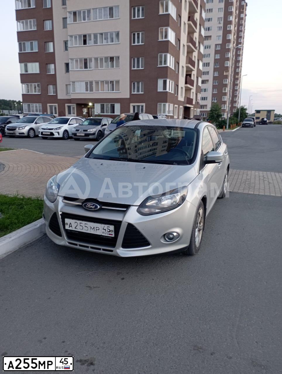 Фото автомобиля FORD FOCUS, 2014 — госномер А255МР45. Цвет: СЕРЕБРИСТЫЙ