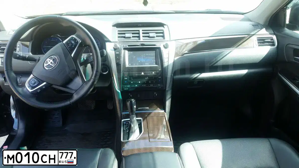 Фото автомобиля TOYOTA CAMRY, 2016 — госномер М010СН777. Цвет: ЧЕРНЫЙ
