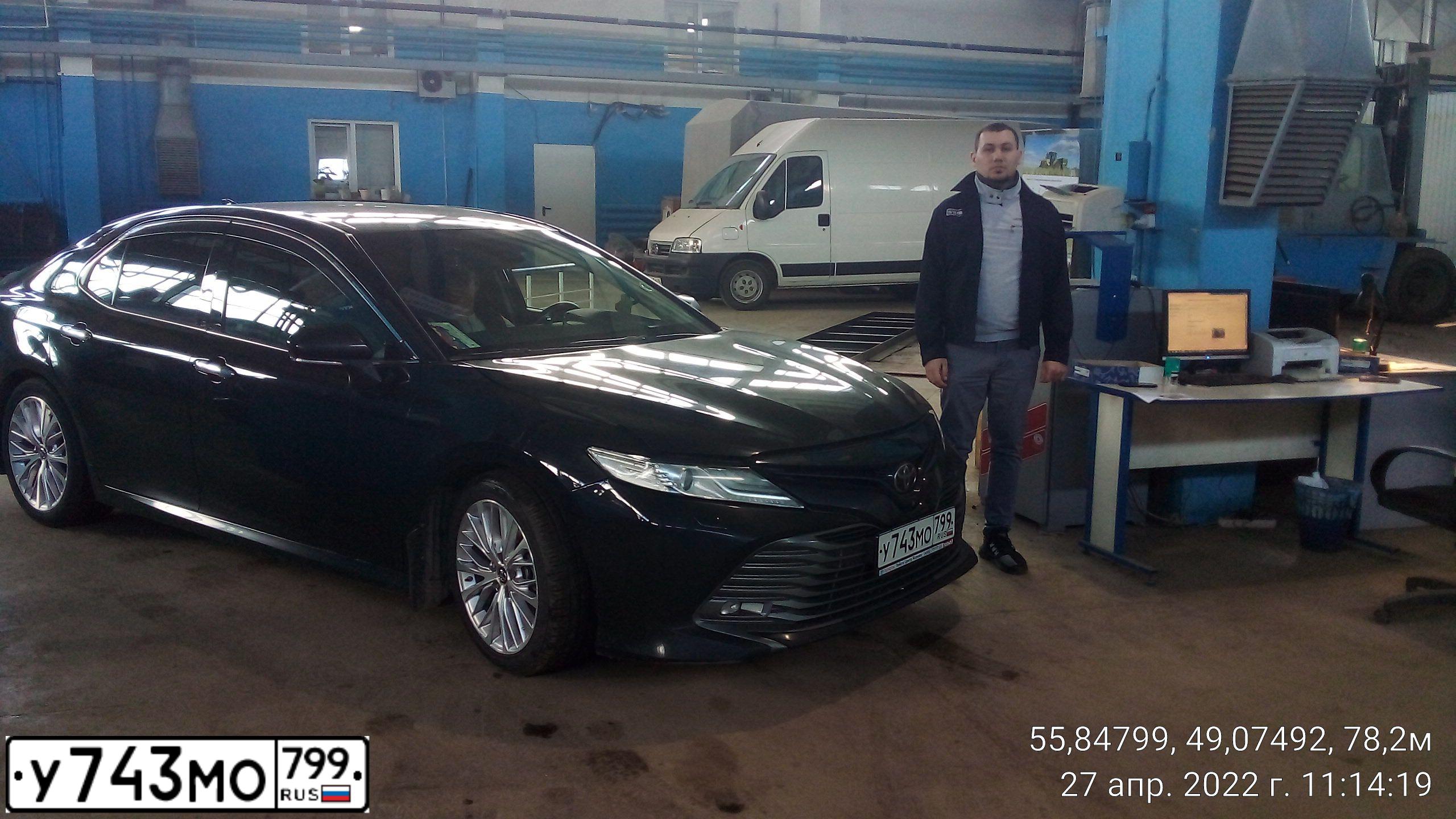 Фото автомобиля TOYOTA CAMRY, 2019 — госномер Р448УЕ790. Цвет: ЧЕРНЫЙ МЕТАЛЛИК