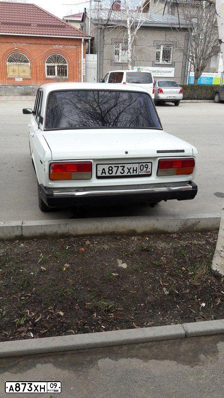 Фото автомобиля LADA 2107, 2005 — госномер Е851ВО09. Цвет: ЯРКО-БЕЛЫЙ