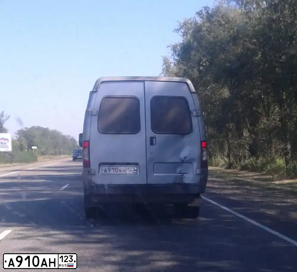 Фото автомобиля GAZ 3221 EL, 2011 — госномер А910АН123. Цвет: СЕРЕБРИСТЫЙ