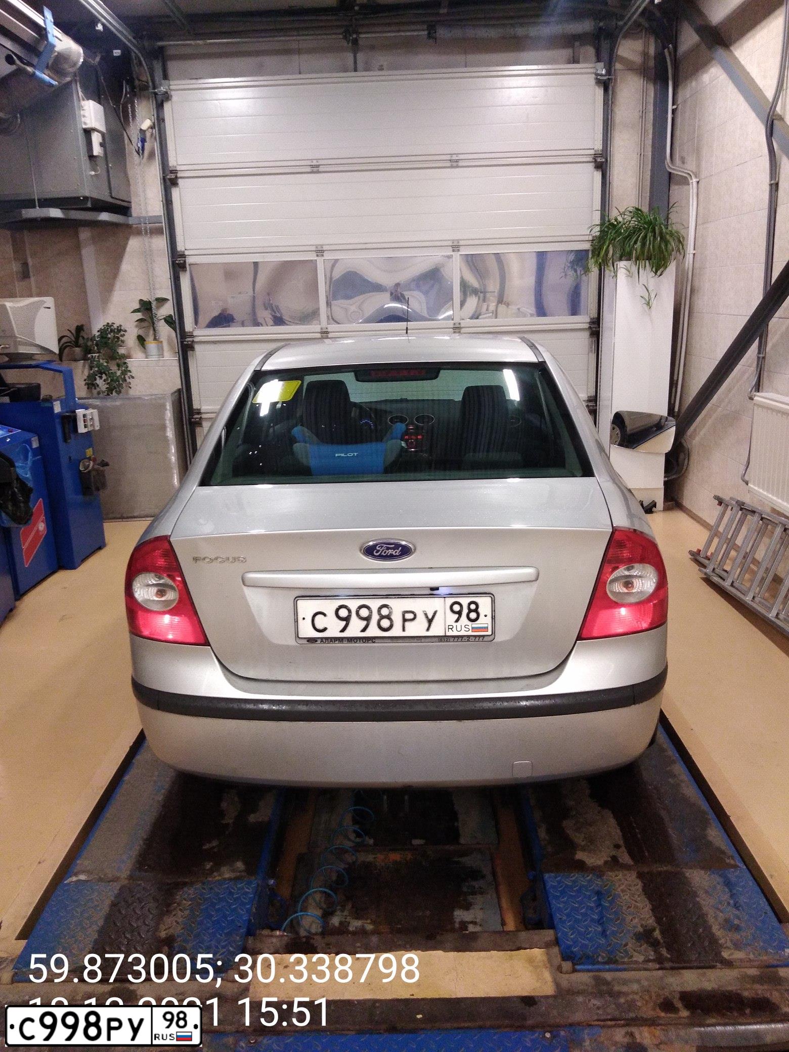 Фото автомобиля FORD FOCUS, 2007 — госномер С998РУ98. Цвет: Серебристый