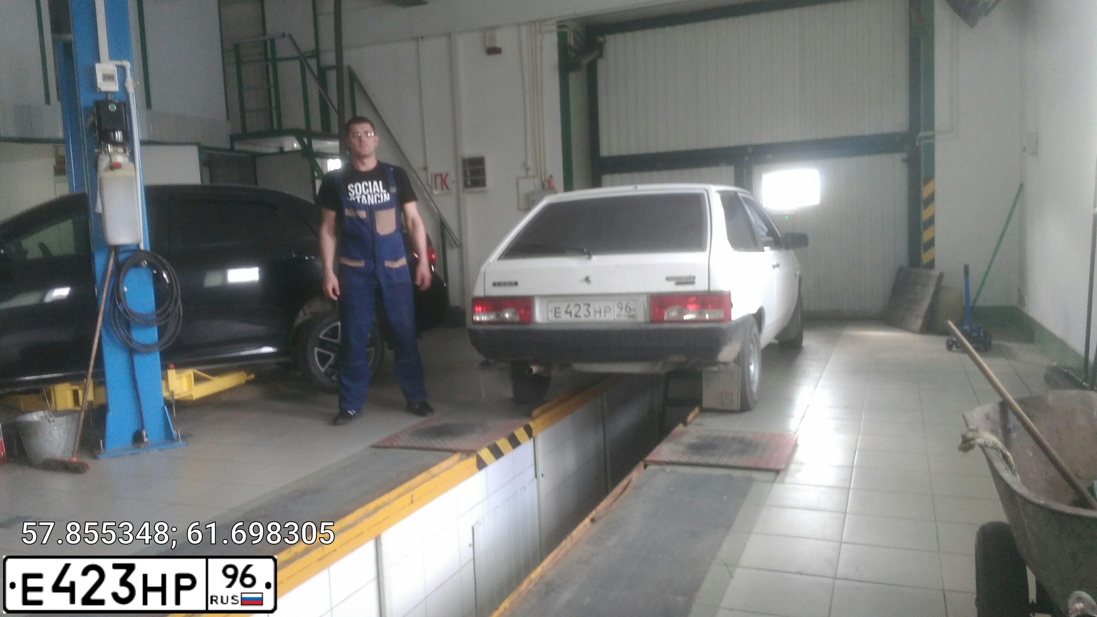 Фото автомобиля LADA 2108, 2000 — госномер Т772НМ196. Цвет: Белый