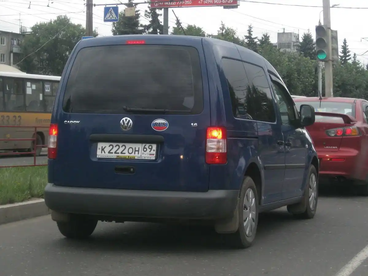Фото автомобиля VOLKSWAGEN CADDY, 2008 — госномер К222ОН69. Цвет: ТЕМНО-СИНИЙ