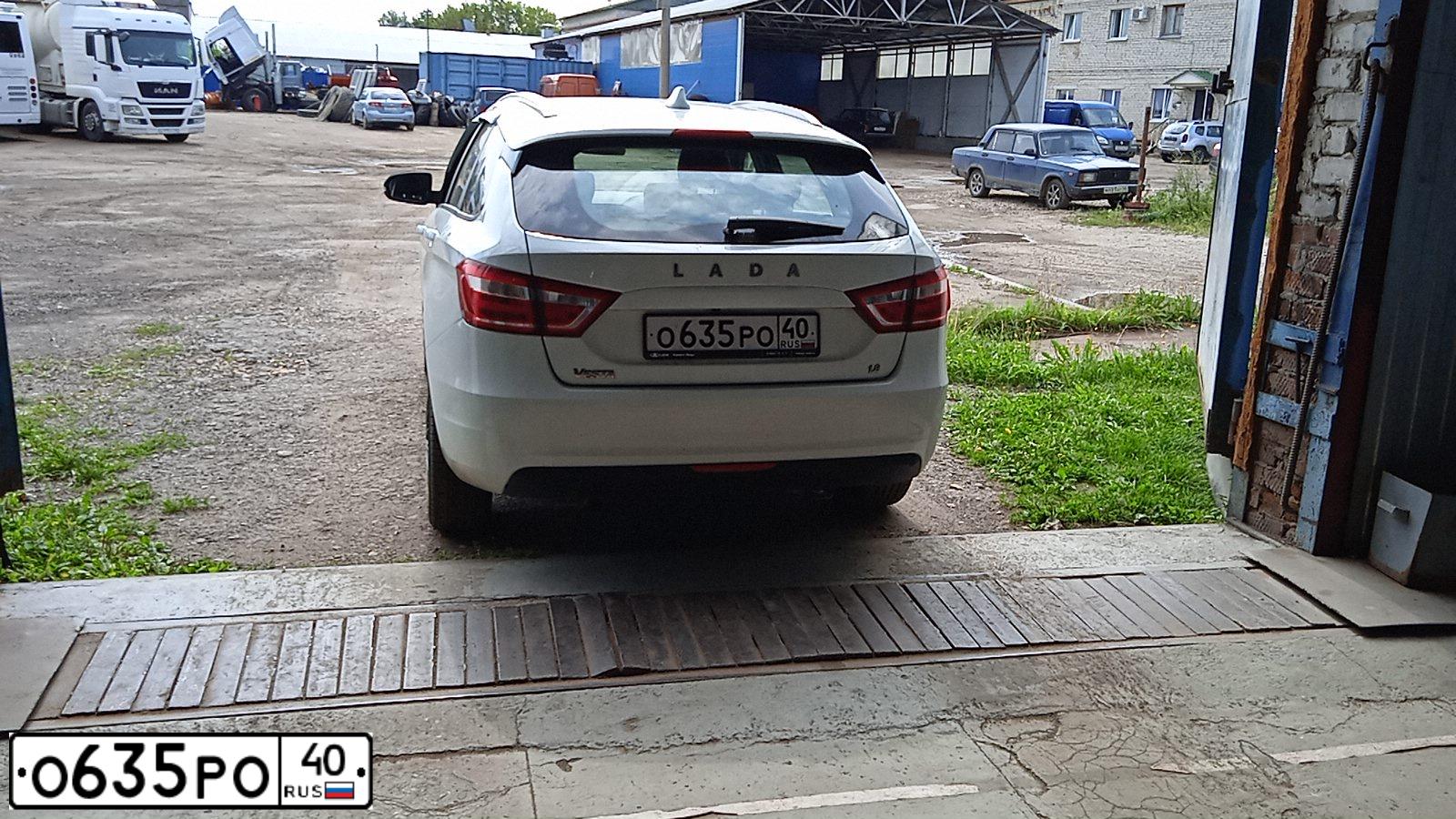 Фото автомобиля LADA VESTA, 2019 — госномер О635РО40. Цвет: БЕЛЫЙ