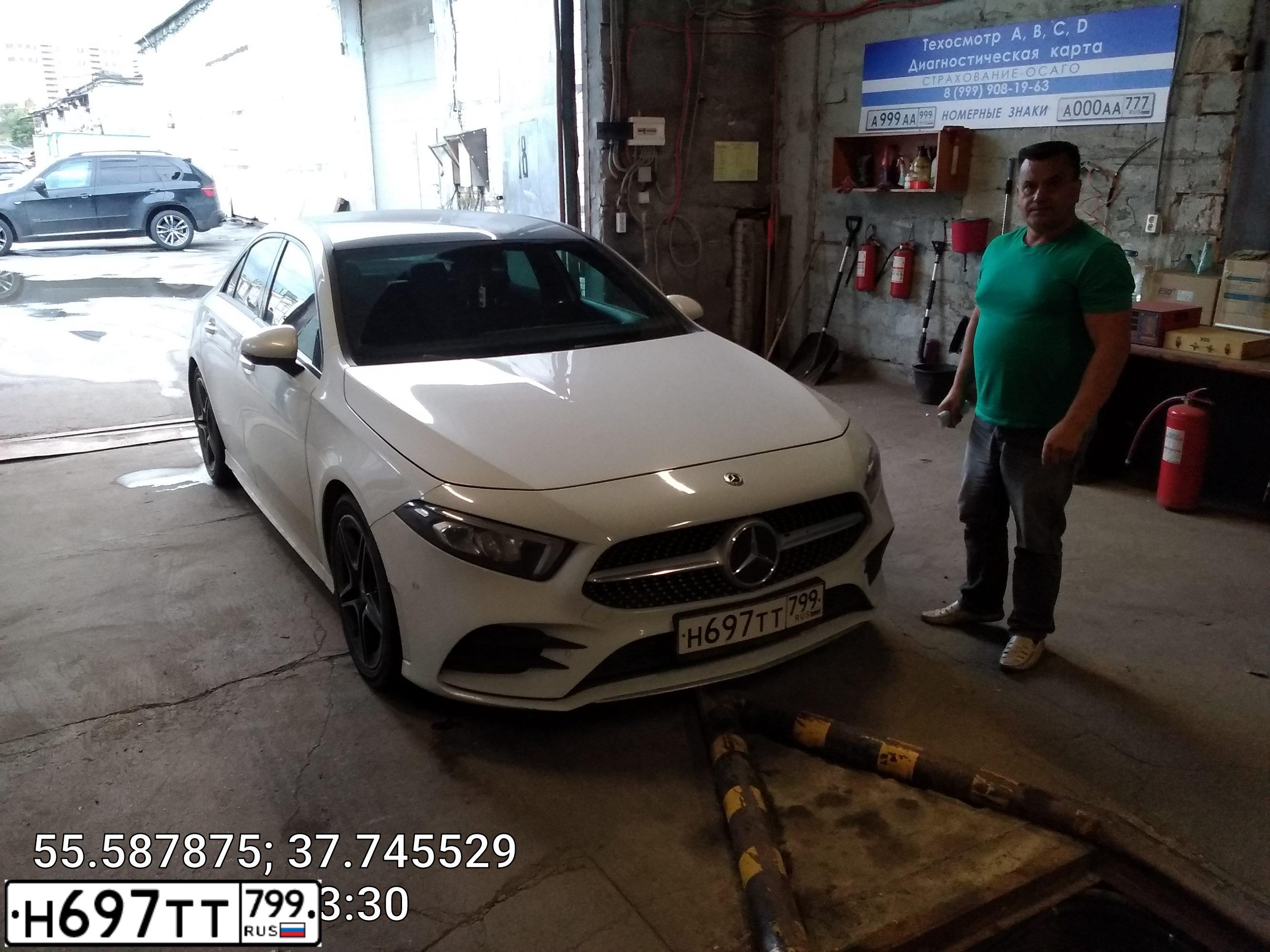 Фото автомобиля MERCEDES A-KLASSE, 2019 — госномер Н697ТТ799. Цвет: Белый