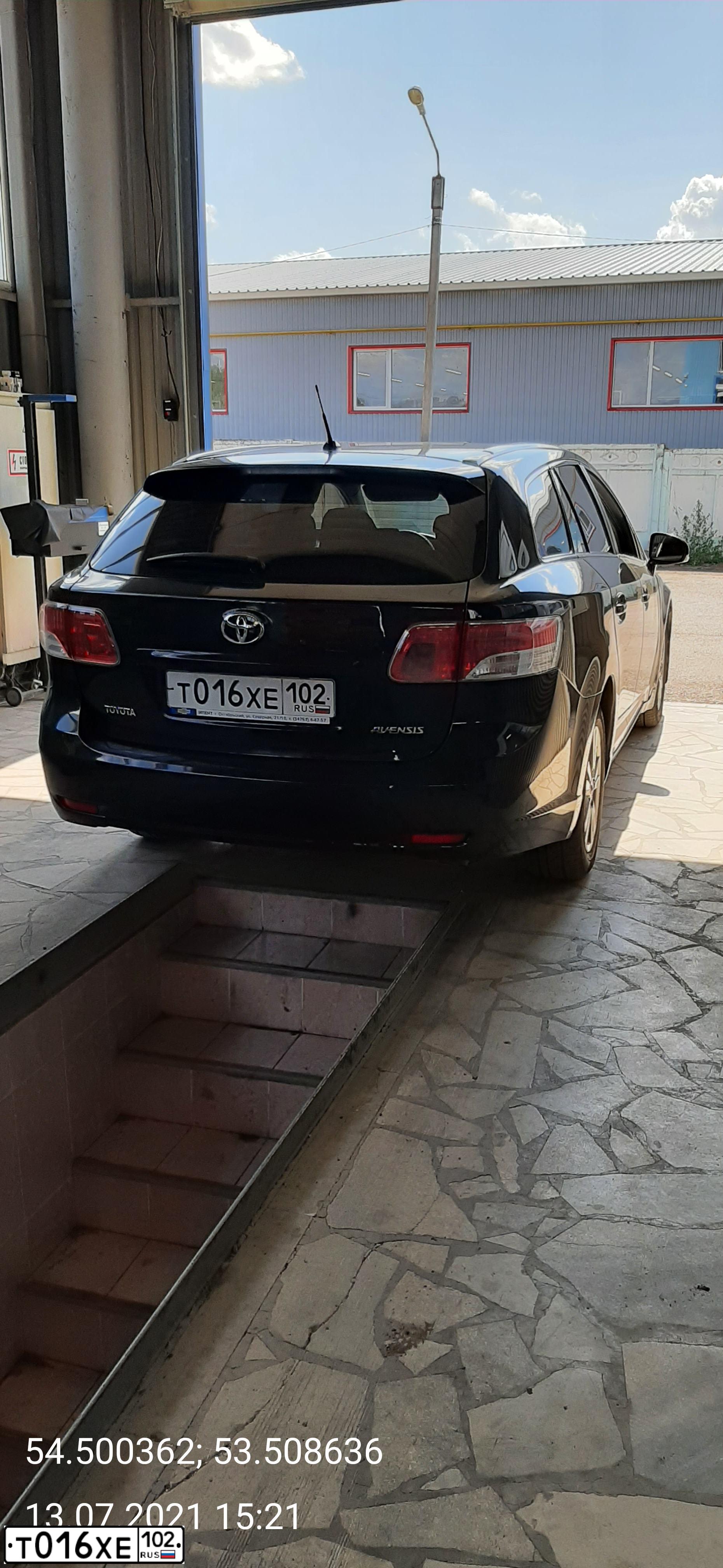 Фото автомобиля TOYOTA AVENSIS, 2011 — госномер Т016ХЕ102. Цвет: ЧЕРНЫЙ