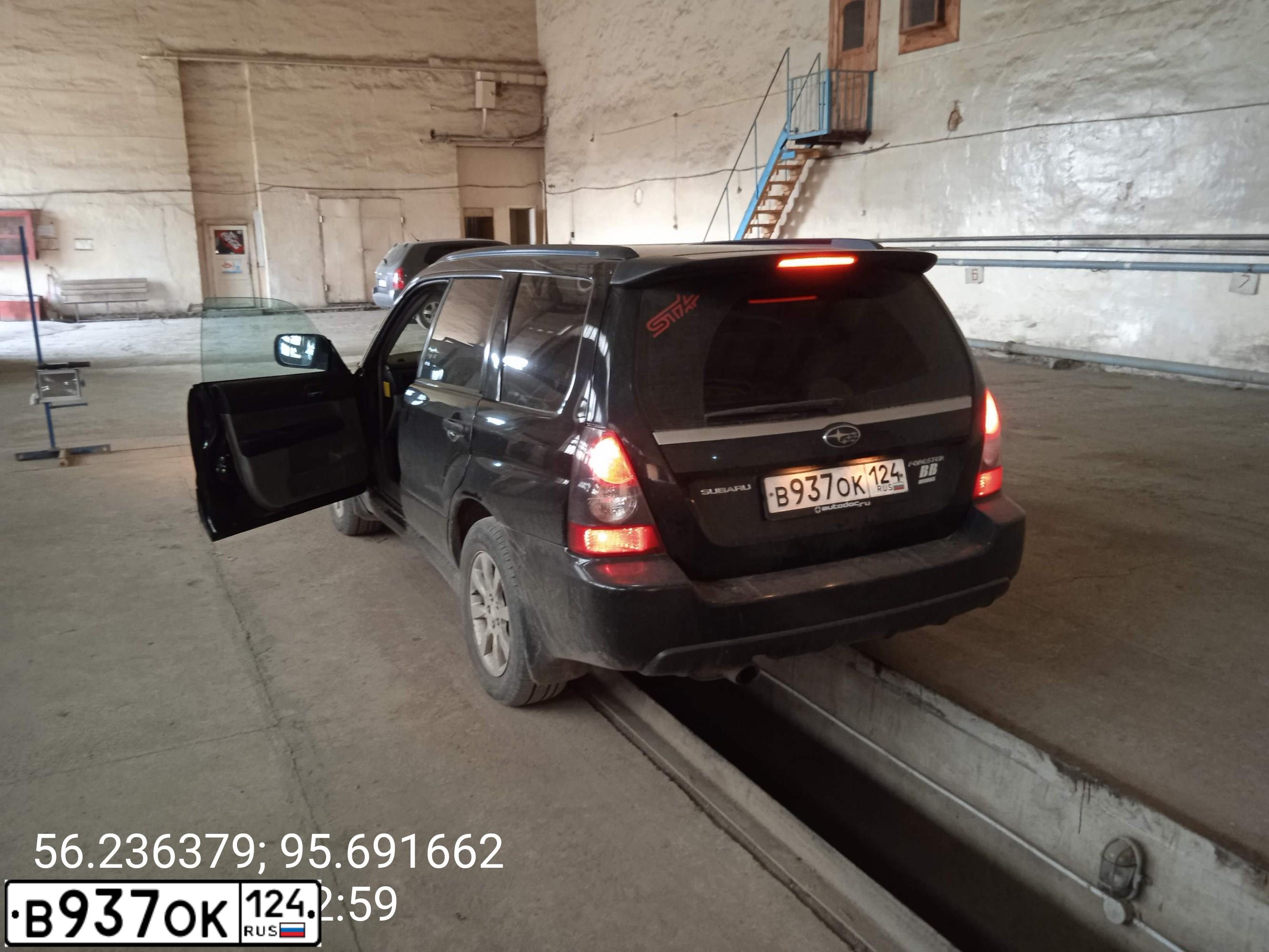 Фото автомобиля SUBARU FORESTER, 2006 — госномер В937ОК124. Цвет: ЧЕРНЫЙ