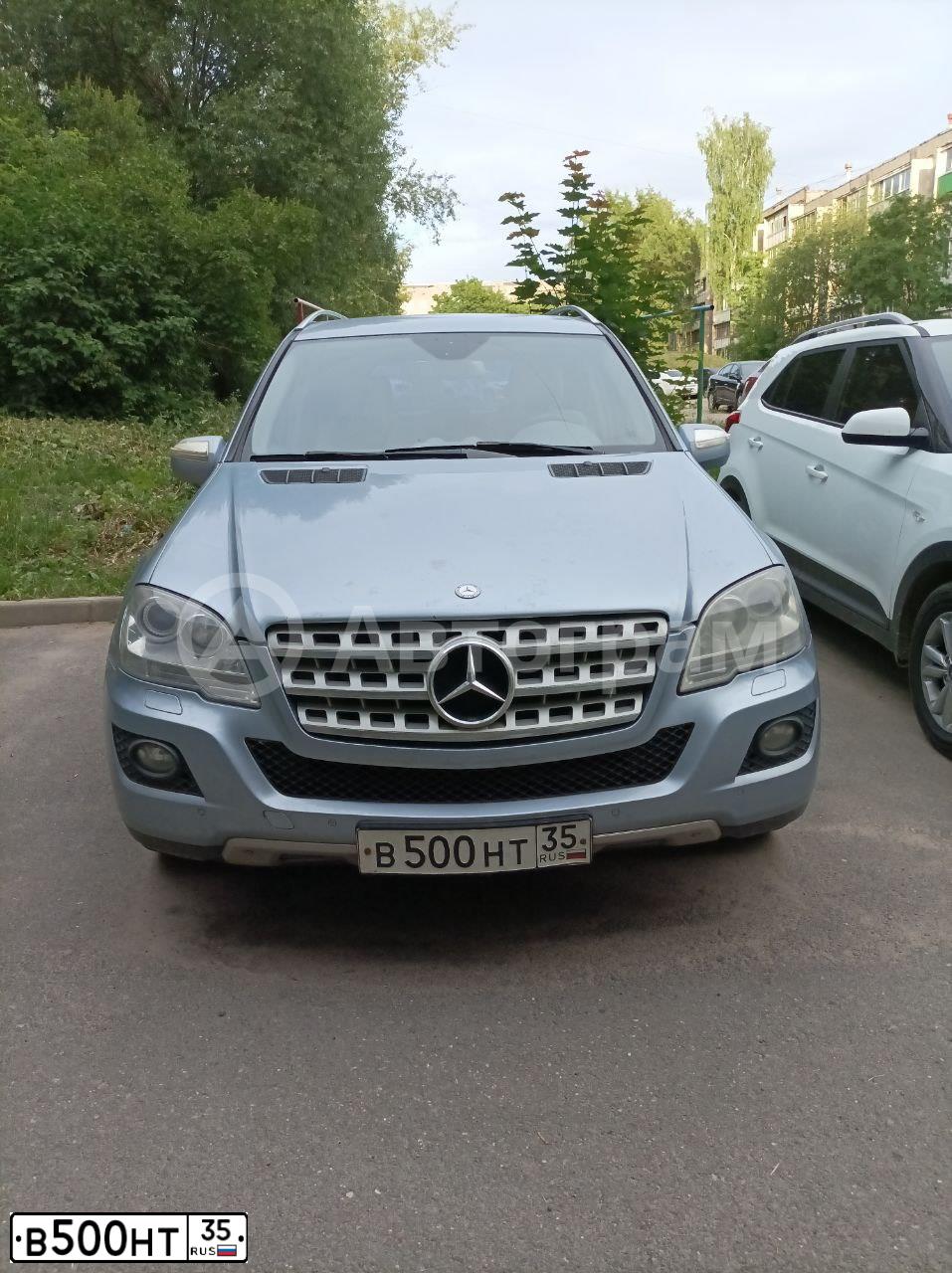 Фото автомобиля MERCEDES M-KLASSE, 2008 — госномер В500НТ35. Цвет: СВЕТЛО-ГОЛУБОЙ